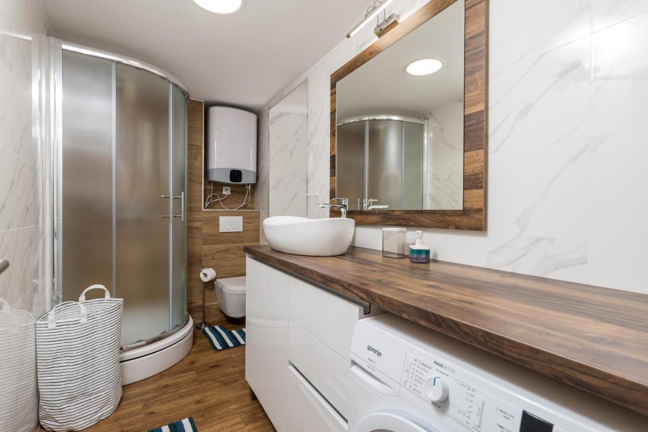 Central Apartments Dalmatina Rijeka Bagian luar foto
