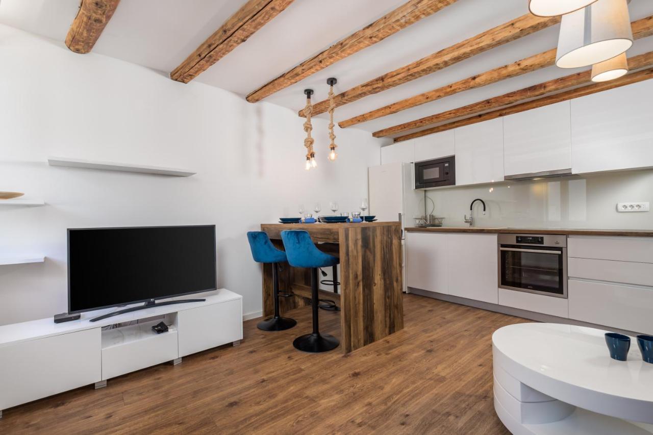 Central Apartments Dalmatina Rijeka Bagian luar foto