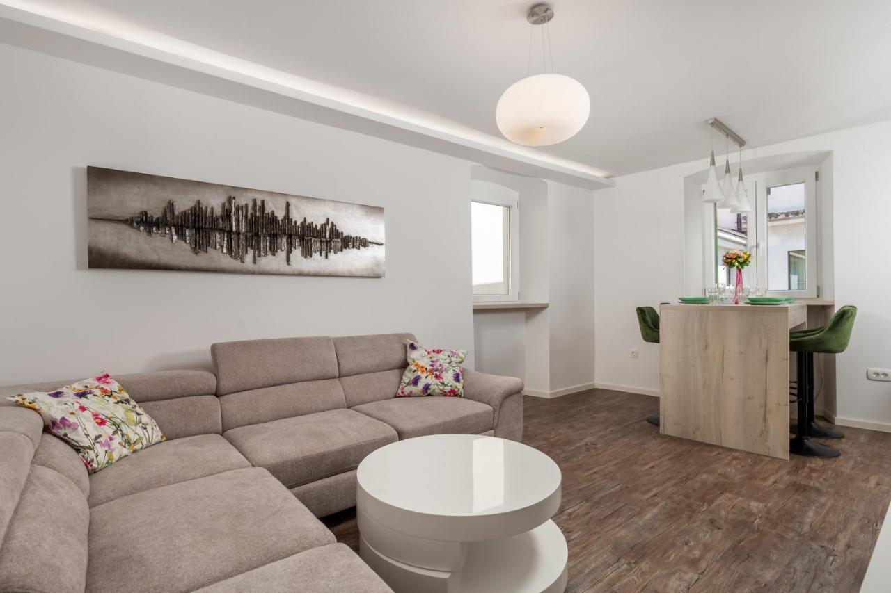 Central Apartments Dalmatina Rijeka Bagian luar foto
