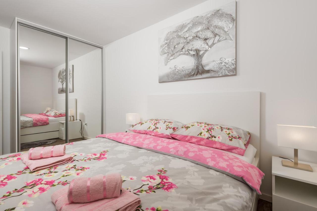 Central Apartments Dalmatina Rijeka Bagian luar foto